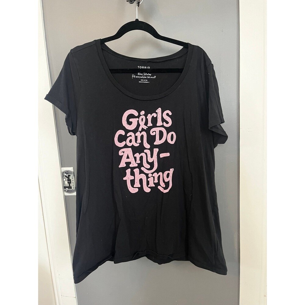 Torrid size 3 black and pink girls can do anything t shirt